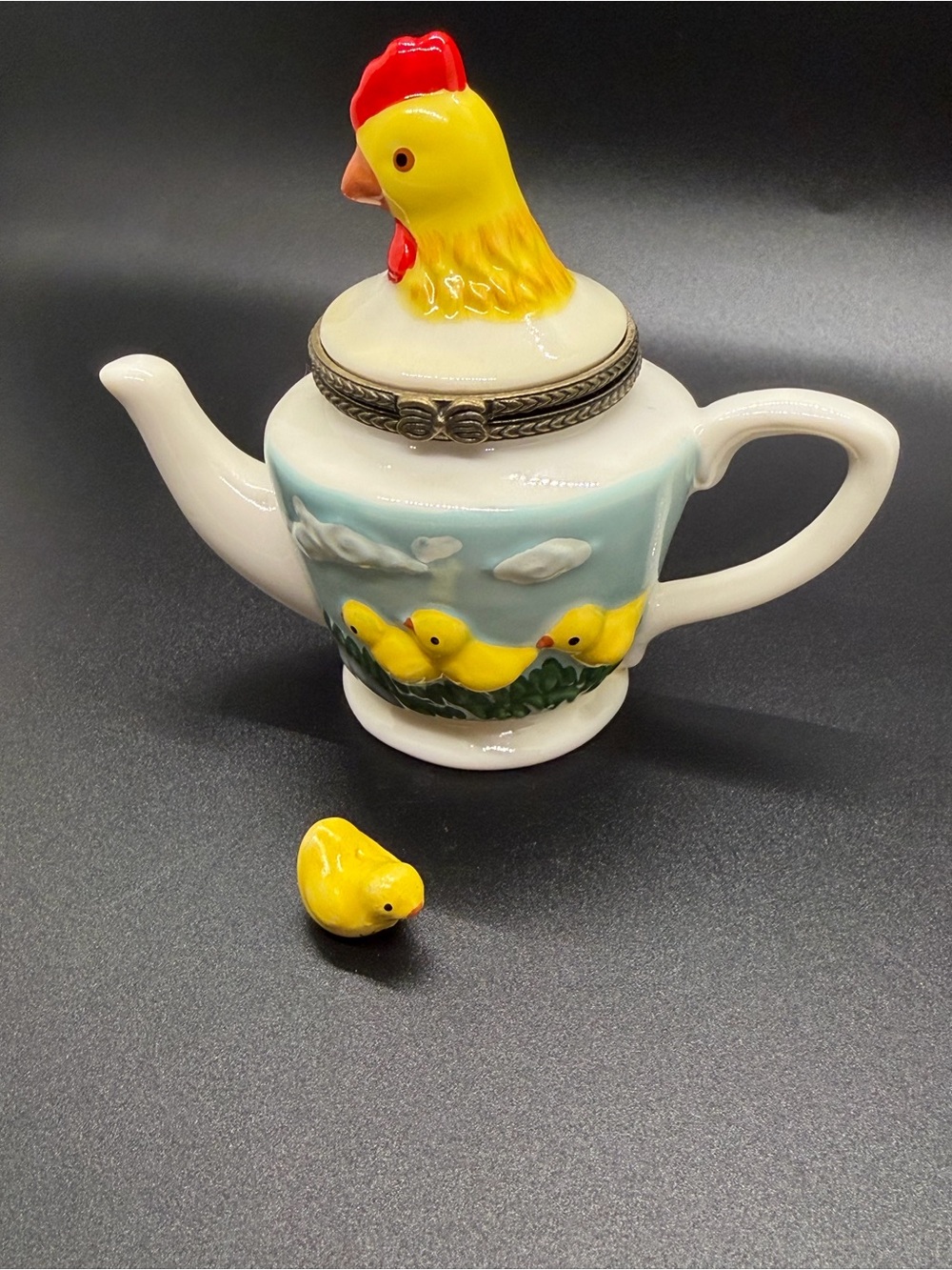 Rare Chicken And Chick Ceramic Hinged Teapot Trinket Box With Chick Trinket